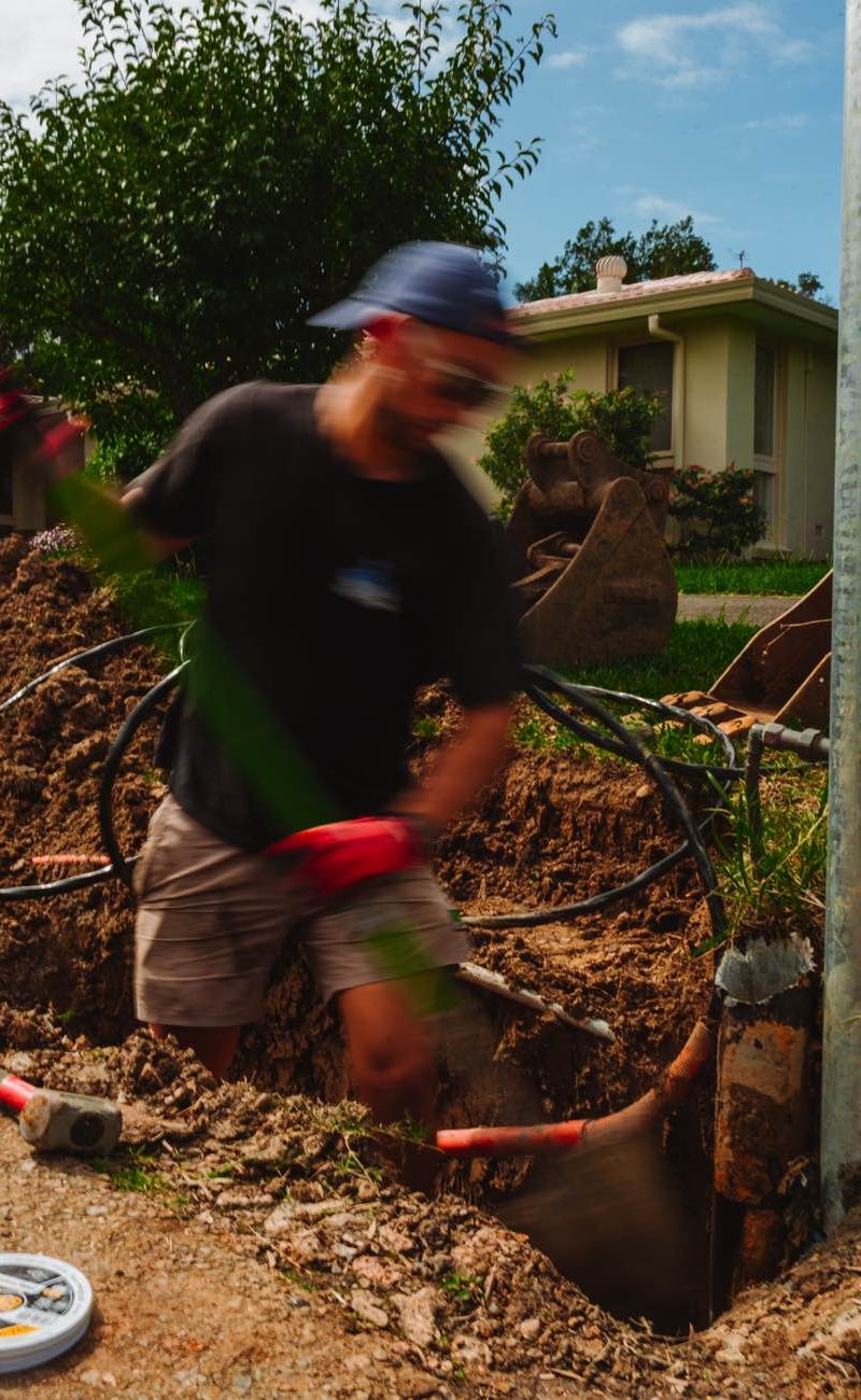 16-richmond-nsw-electrician-working-on-underground-service-upgrade 16-richmond-nsw-electrician-working-on-underground-service-upgrade