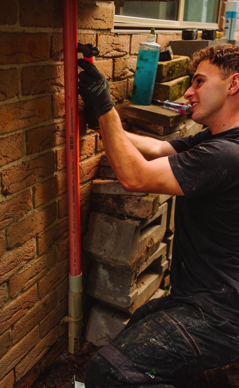 17-richmond-nsw-electrician-fitting-service-conduit-to-brick-wall 17-richmond-nsw-electrician-fitting-service-conduit-to-brick-wall